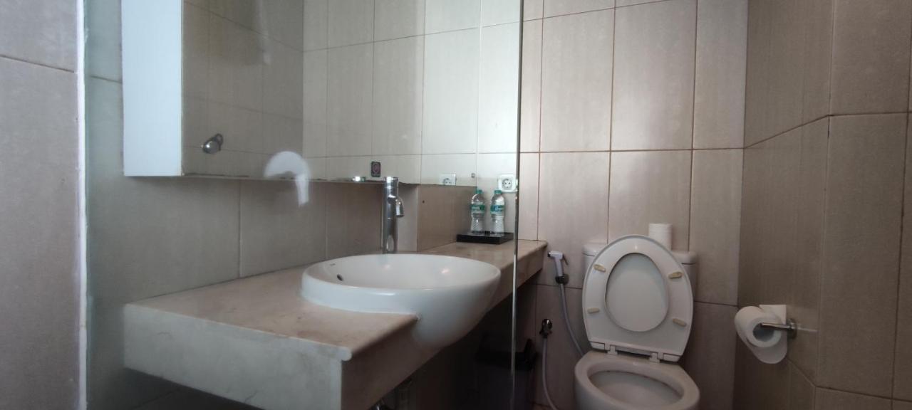 Liberta Hotel Kemang Джакарта Экстерьер фото