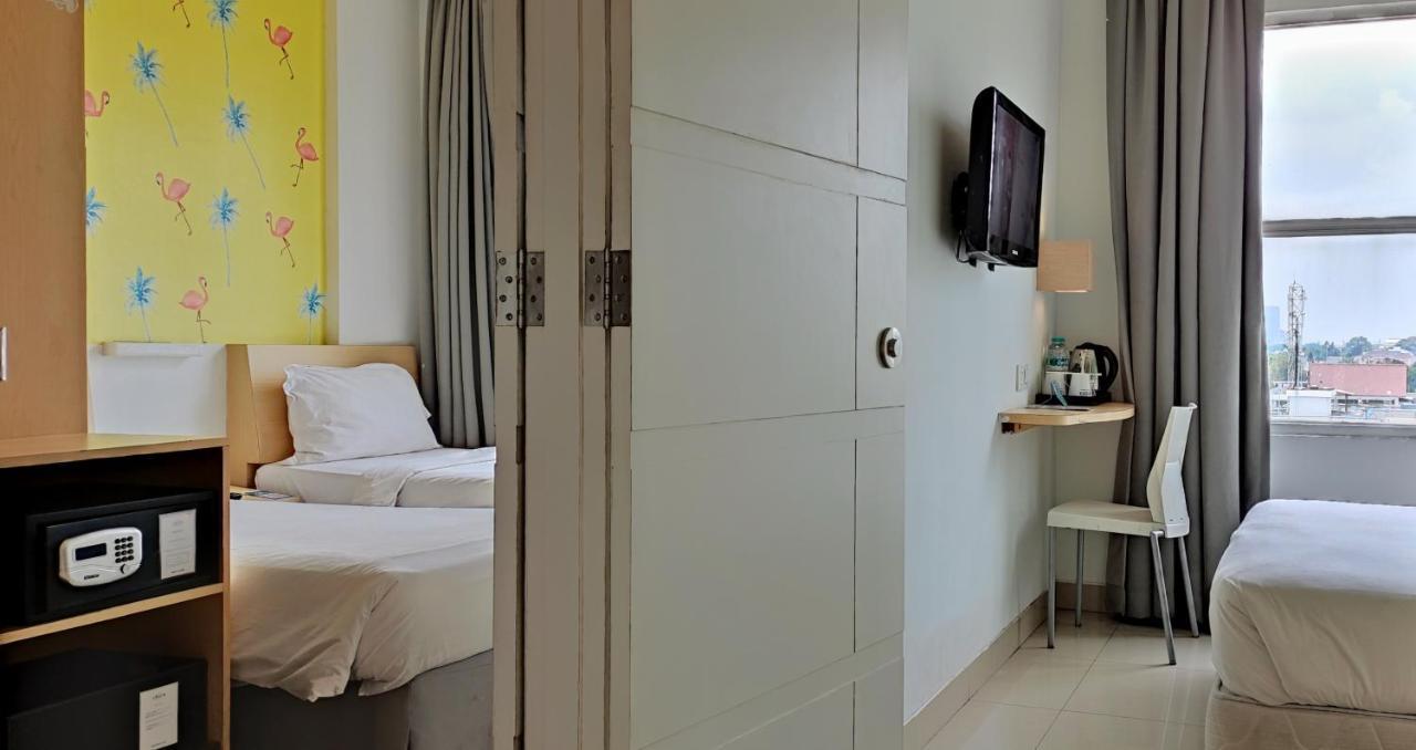 Liberta Hotel Kemang Джакарта Экстерьер фото