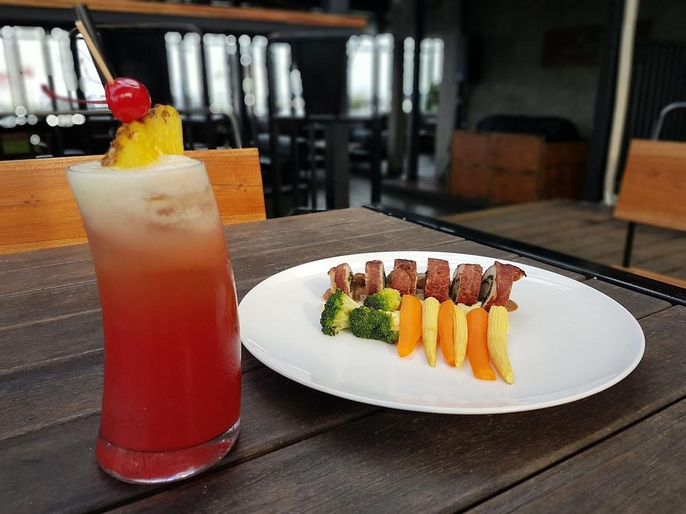 Liberta Hotel Kemang Джакарта Экстерьер фото