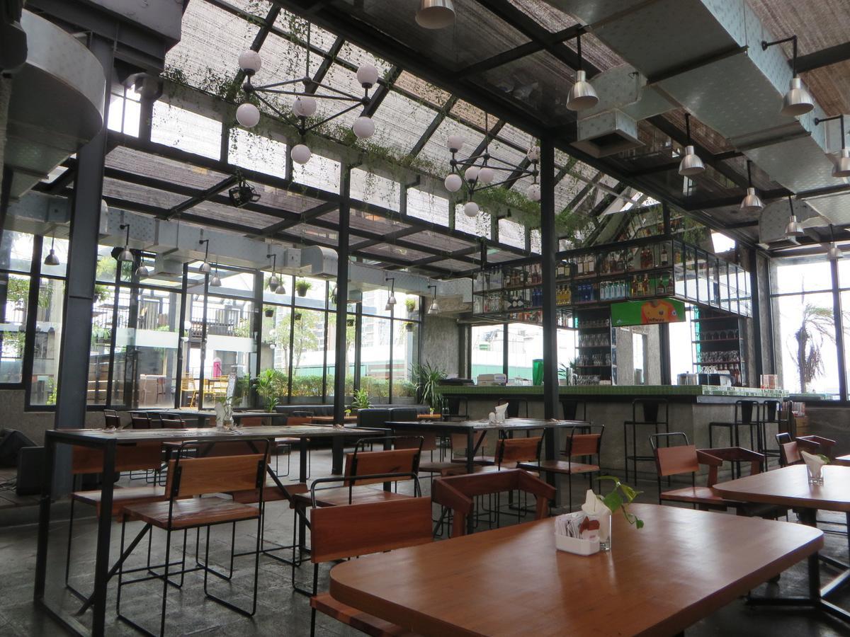 Liberta Hotel Kemang Джакарта Экстерьер фото