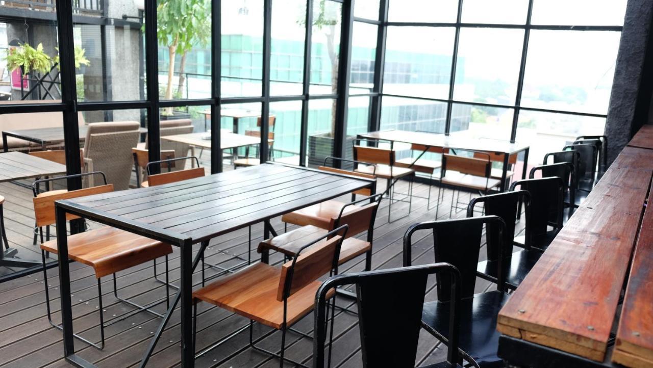 Liberta Hotel Kemang Джакарта Экстерьер фото
